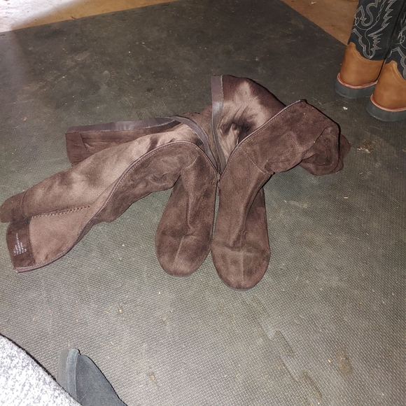 Boots - Picture 2 of 3